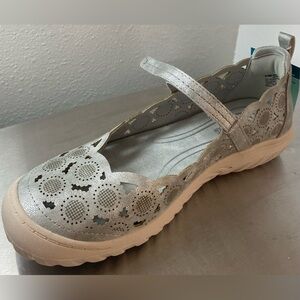 WOMENS SILVER SHIMMER FLATS